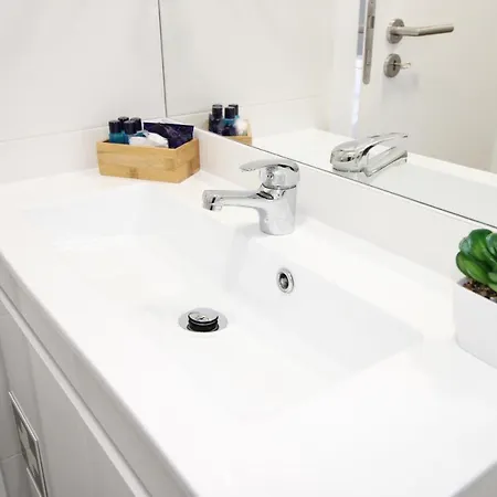 Apartment Moderno Nas Olaias A 5 Minutos Da Faculdade Isel E Ist *